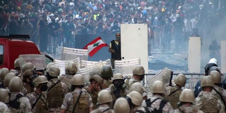 Ejército del Líbano interviene en violentas protestas por el costo de la gasolina