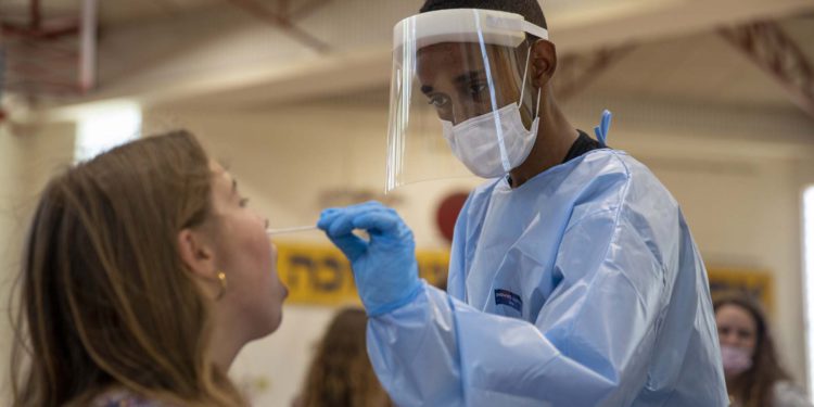 Coronavirus en Israel: Casi 90 personas en estado grave
