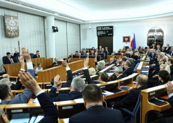 Senado polaco aprueba ley que impide la restitución de propiedad judía tras el Holocausto