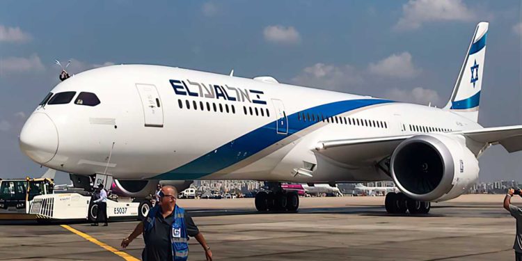 El primer vuelo directo desde Israel aterriza en Marruecos