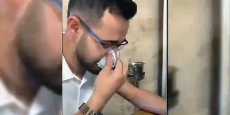 Expulsan de Turquía a un israelí por sonarse la nariz en un billete