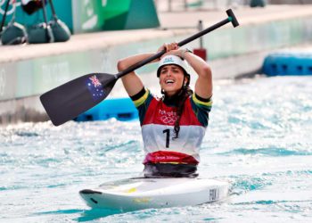 Palista judía australiana Jessica Fox gana el oro en eslalon de canoa