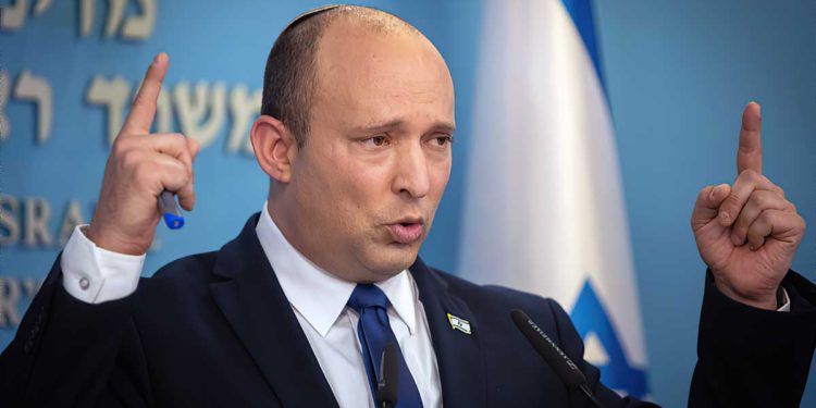 Bennet hizo campaña asegurando ser mejor que Netanyahu: Pero está demostrando lo contrario
