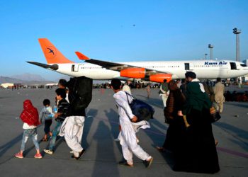 Afganos evacuados a Alemania describen escenas aterradoras en el aeropuerto de Kabul