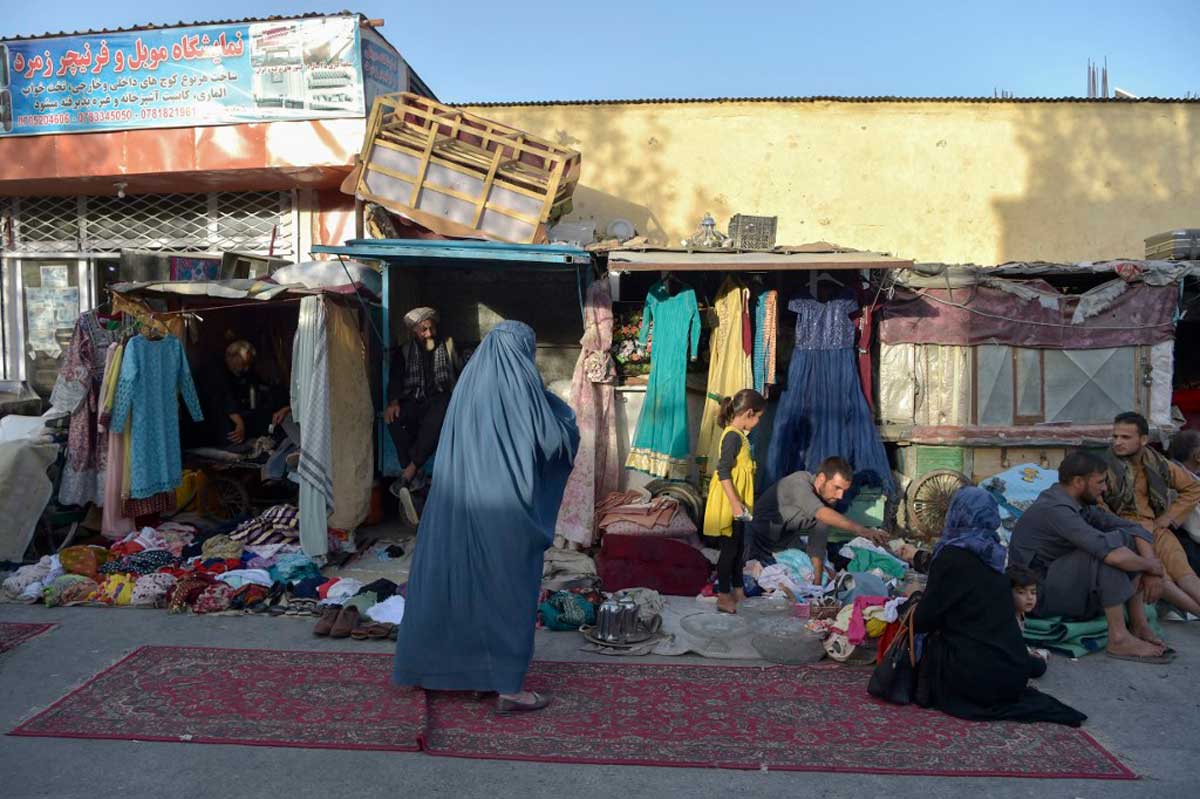 Miedo y pánico invaden las calles de Kabul: Los talibanes imponen su régimen de terror
