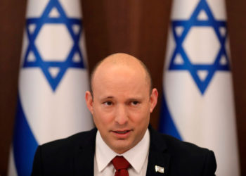 Bennett mantiene una reunión urgente con altos cargos de seguridad