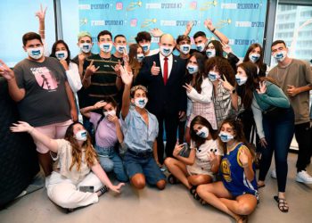 Bennett: El cierre durante las altas fiestas depende de los niveles de vacunación