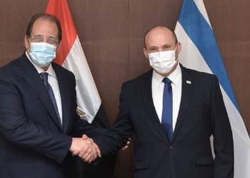 Bennett y el jefe de inteligencia egipcio se reúnen para hablar del alto el fuego con Hamás