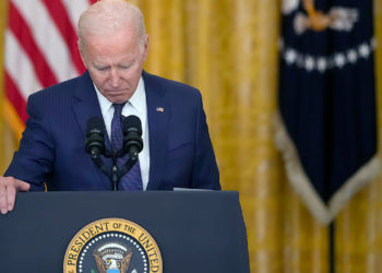 Joe Biden sigue en modo excusa