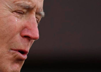 Decenas de legisladores piden la destitución de Biden tras el desastre de Afganistán