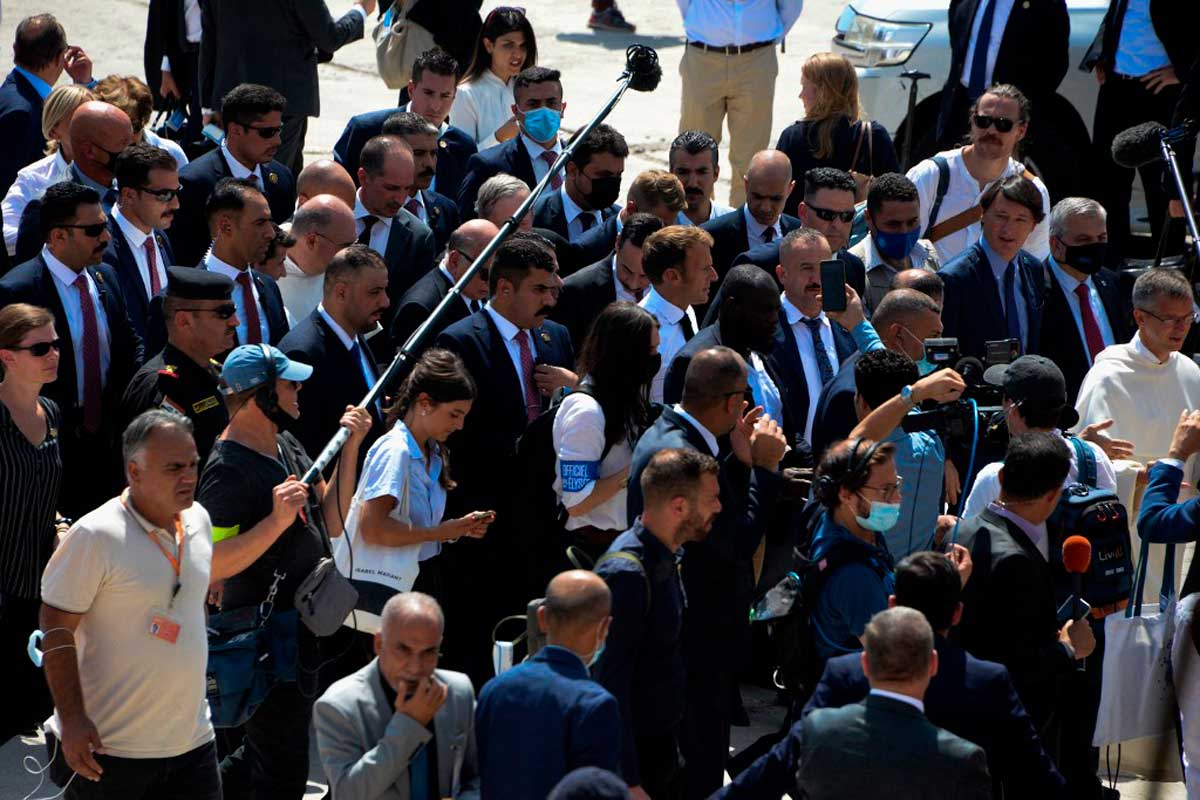 Macron recorre ciudades del norte de Irak devastadas por la guerra contra ISIS