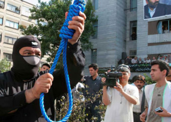 Iraní arrestado cuando era niño es ejecutado tras una década en prisión