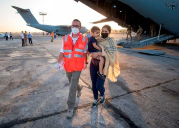 Amenazas del ISIS obligan a modificar las evacuaciones en el aeropuerto de Kabul