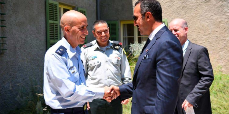 Alto funcionario de Bahréin se reúne con comandante de las FDI para conversaciones sobre Irán