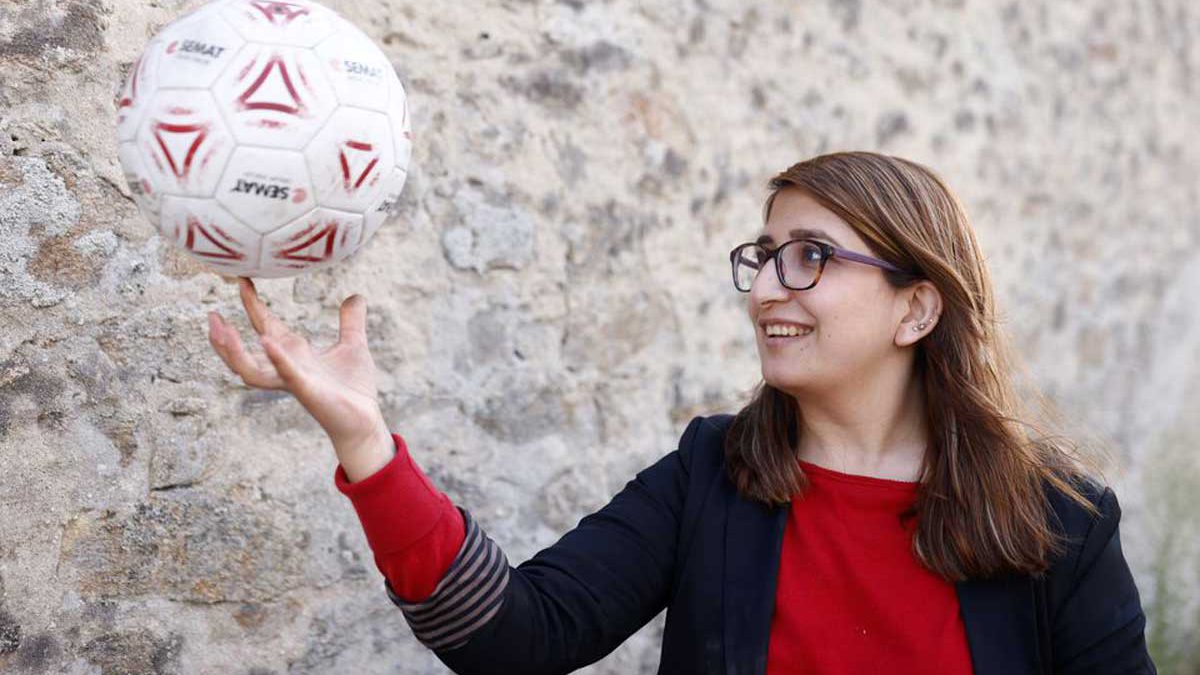Futbolista afgana exiliada: No hay futuro para mujeres como yo bajo el régimen talibán