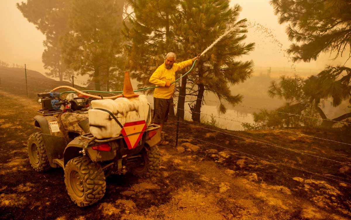 Gran incendio forestal en California deja cinco desaparecidos