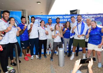 Los judokas israelíes celebran el bronce olímpico como un equipo unificado