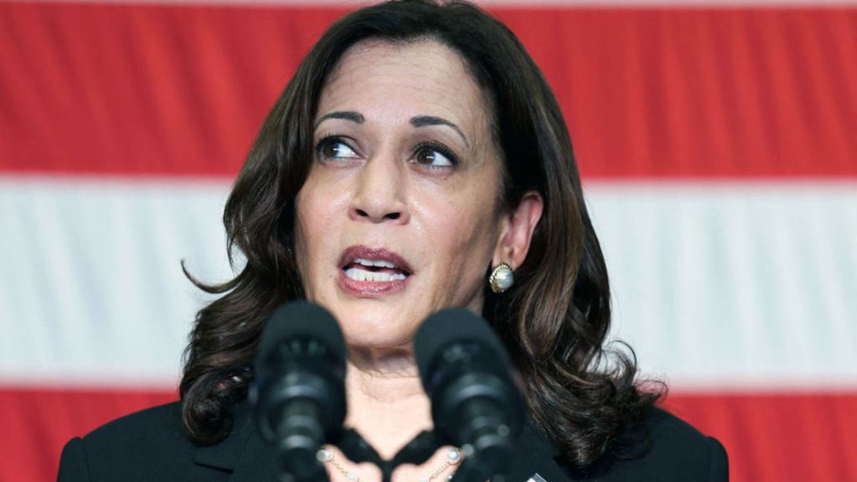 Kamala Harris presume la "exitosa retirada" de Afganistán