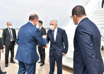 Lapid aterriza en Marruecos para iniciar una visita histórica