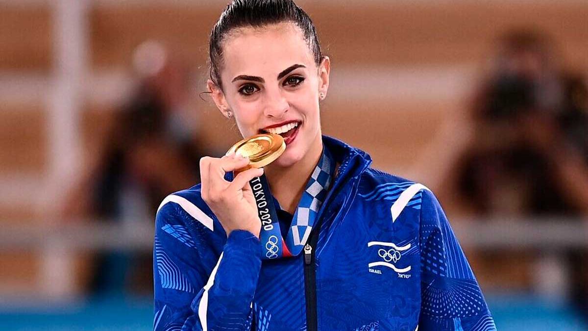 La medallista de oro olímpico israelí Linoy Ashram es acosada en línea por rusos