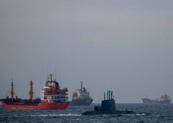 Medios iraníes: Un submarino israelí ingresó al Mar Rojo a través del Canal de Suez