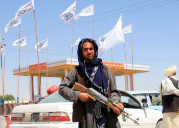 Irán reanuda las exportaciones de combustible a Afganistán tras petición de los talibanes