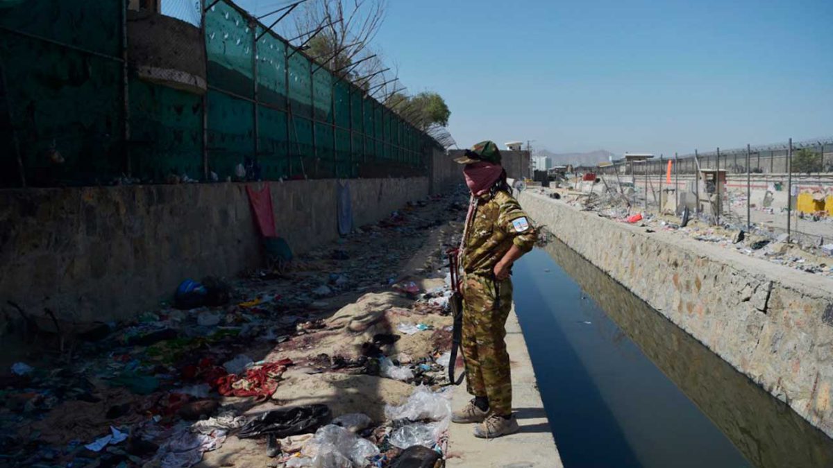 Los talibanes se enfrentan al reto de asegurar Kabul tras los atentados mortales