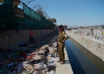 Los talibanes se enfrentan al reto de asegurar Kabul tras los atentados mortales