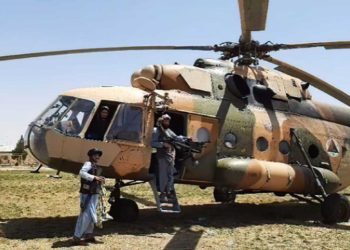 Talibanes se apoderan de helicópteros militares afganos fabricados en EE.UU.