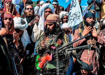 Madre estadounidense atrapada en Afganistán describe la cruel violencia de los talibanes