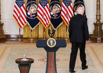 Biden deja a estadounidenses en manos de los talibanes sedientos de sangre
