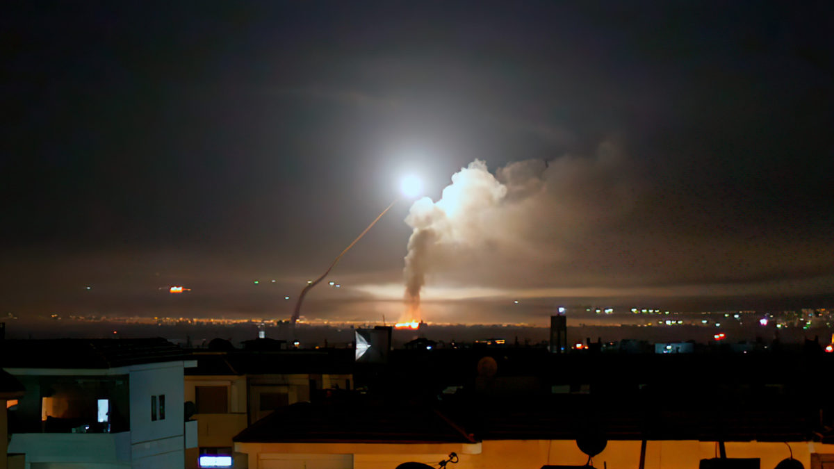 Defensa aérea siria vuelve a disparar a ciegas contra ataques aéreos israelíes