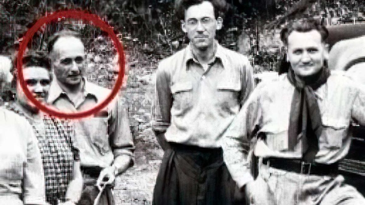 Eichmann fue atrapado por el Mossad tras el aviso de un compañero de trabajo alemán, según un informe