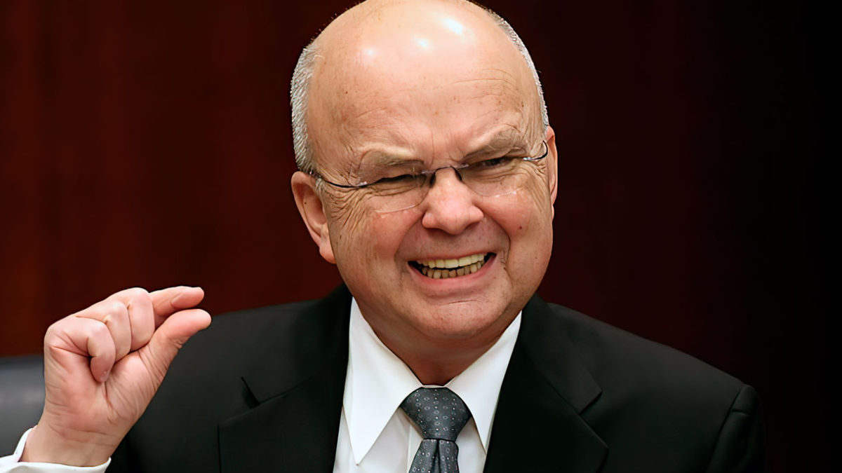 Exjefe de la CIA Michael Hayden avala "deportar" a partidarios de Trump a Afganistán