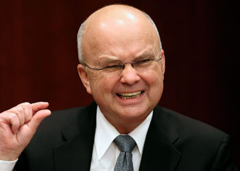 Exjefe de la CIA Michael Hayden avala "deportar" a partidarios de Trump a Afganistán