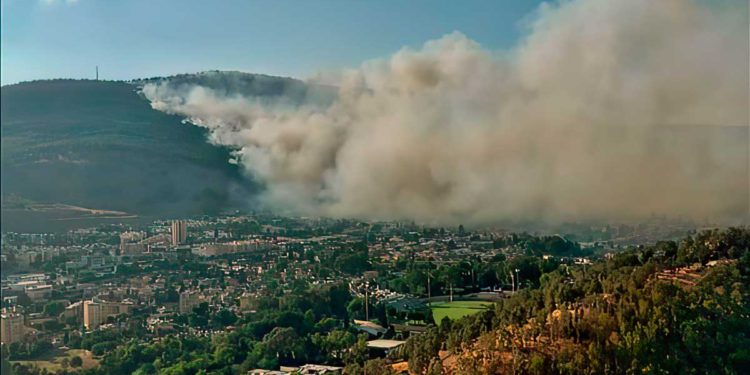 Un incendio forestal cerca de Kiryat Shmona obliga a evacuar viviendas