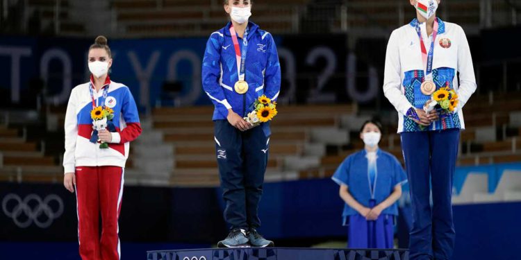La gimnasta israelí medalla de oro dice que "no está enfadada" con la rusa Dina Averina