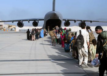 Israel se plantea recibir refugiados afganos - Reporte