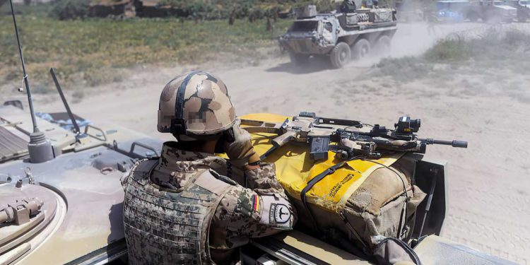 Crece el temor por Kabul mientras continúa el implacable ataque de los talibanes