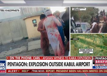 Traductor afgano: Una niña murió en mis brazos tras la explosión en Kabul
