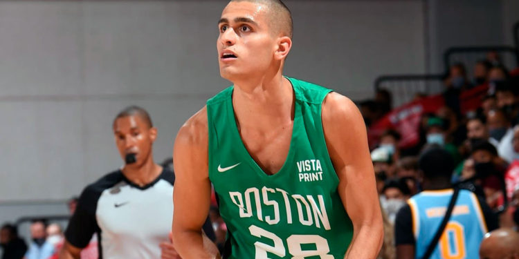 Un jugador israelí de baloncesto debuta con los Boston Celtics