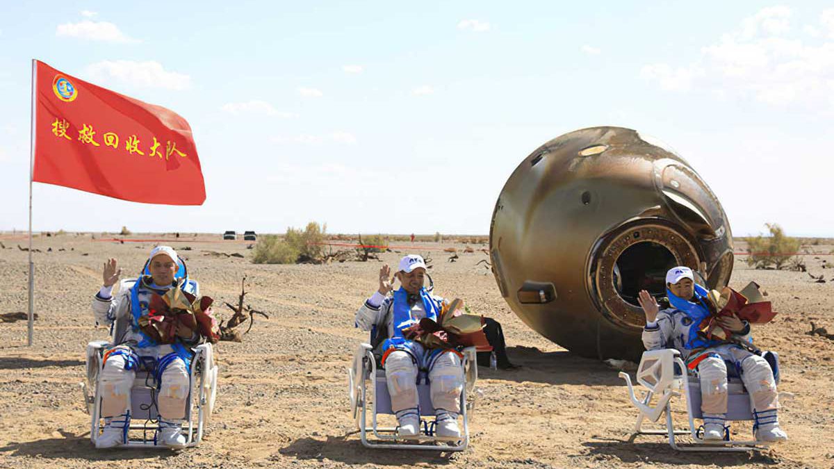 Astronautas chinos regresan tras una misión espacial récord de 90 días