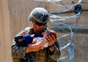 UNICEF intenta reunir a los niños afganos evacuados con sus familias