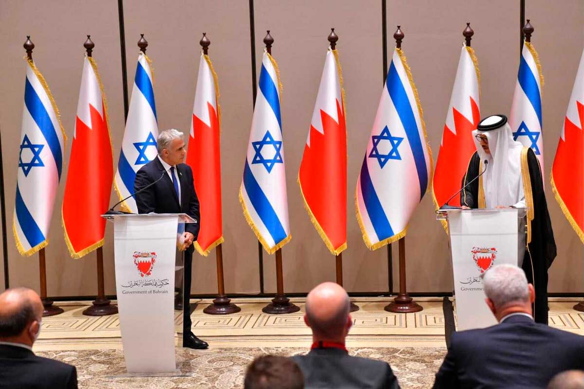 Canciller israelí celebra una reunión histórica con el rey de Bahréin