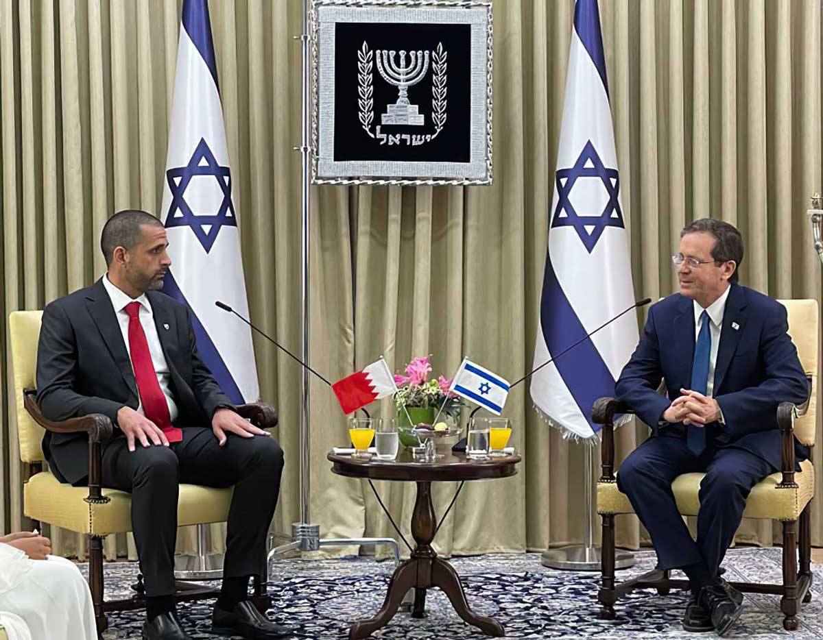 El primer embajador de Bahréin en Israel presenta sus credenciales al presidente Herzog