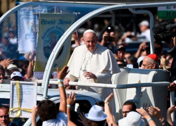 El Papa advierte de la “amenaza del antisemitismo en Europa” durante visita a Hungría