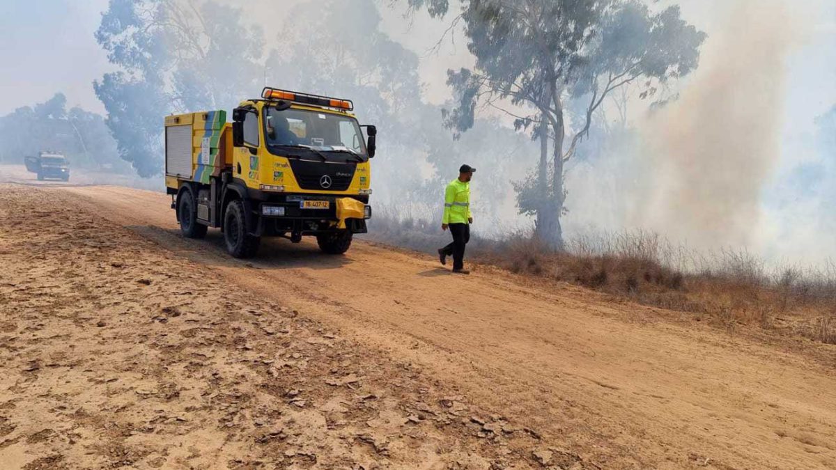 Globos incendiarios lazados desde Gaza provocan 3 incendios en el sur de Israel