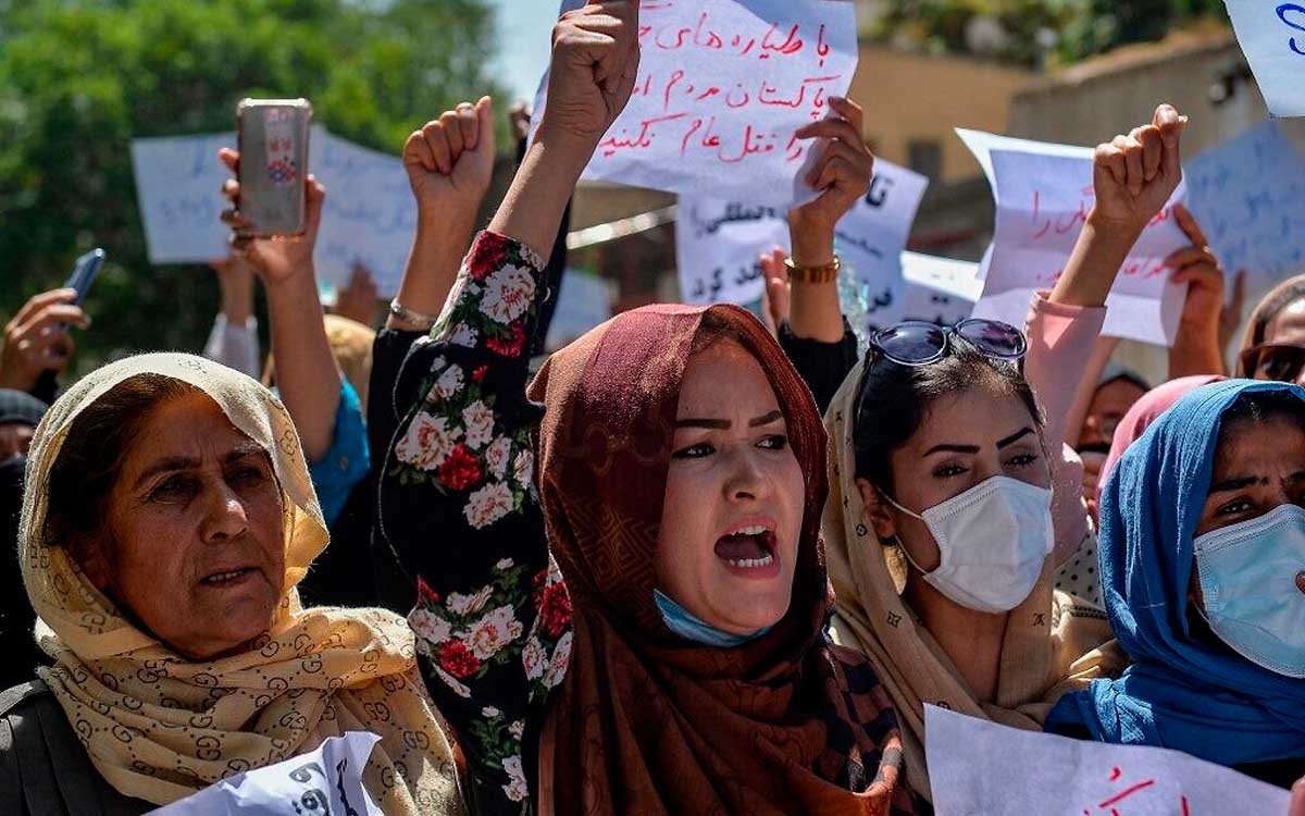 Los talibanes reprimen las protestas en Kabul usando armas de fuego