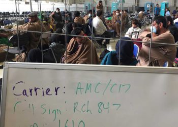 100 refugiados afganos señalados por posibles vínculos con el terrorismo - Reporte