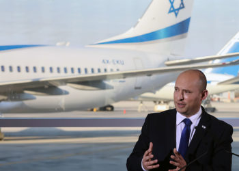 Bennett dice que Israel escaneará genéticamente a todos los que lleguen para detectar el coronavirus